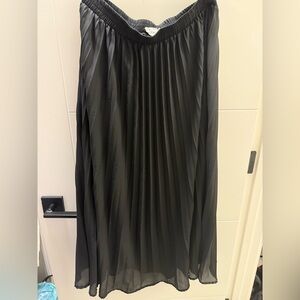 Elegant Black Pleated Skirt